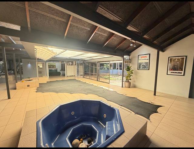 6 BEDROOM HOUSE FOR SALE IN LYNNWOOD MANOR